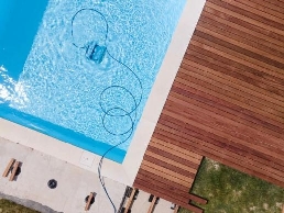 https://www.melbournepoolcleaning.com/ website