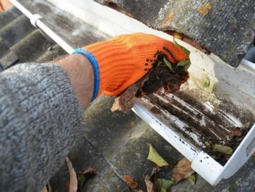 https://www.rooferlancaster.net/guttering-cleaning-lancaster website